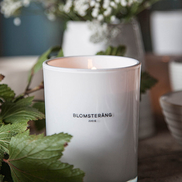 Storefactory Scented Candle 220 g - Blomsteräng