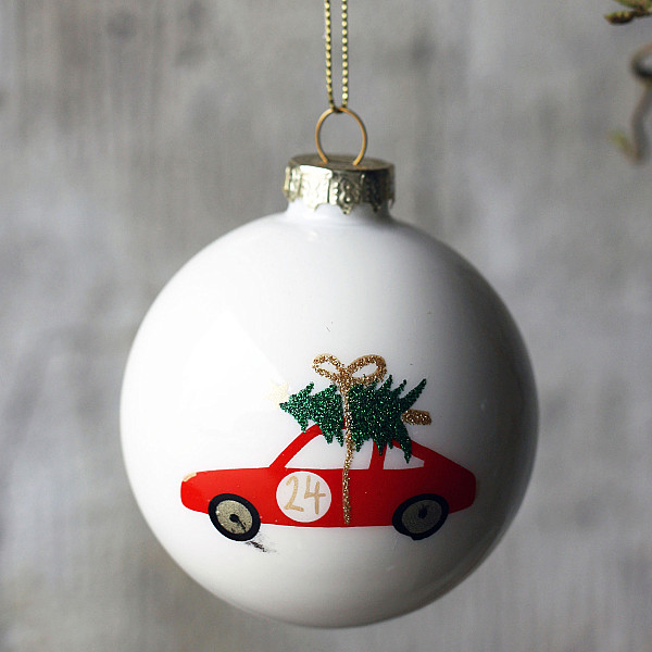 Weihnachtskugel Auto mit Tannenbaum