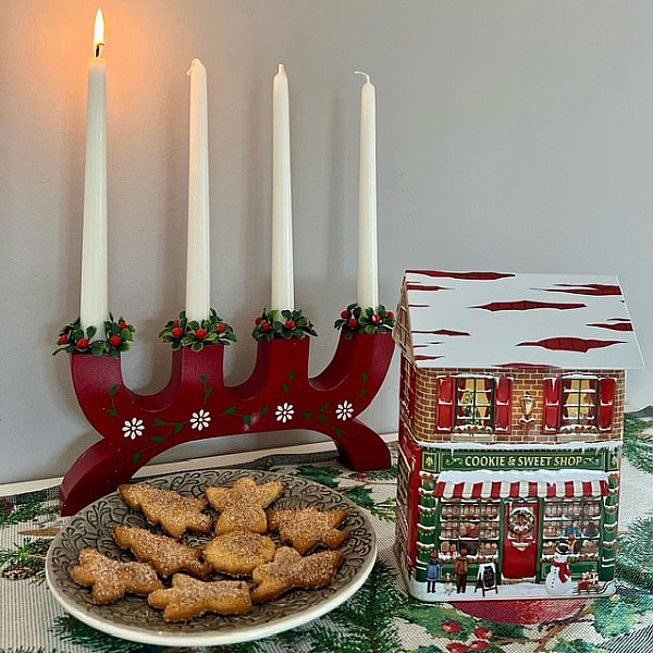 Tin Jar Townhouse Winter Cookie & Sweet
