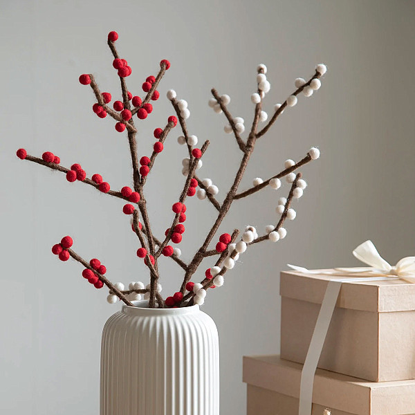 Tovad gren med röda bär