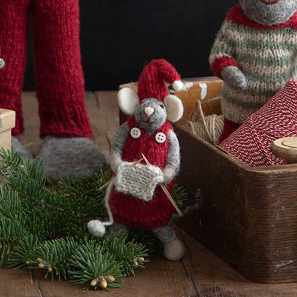 Tovad Grå Mus med Stickning