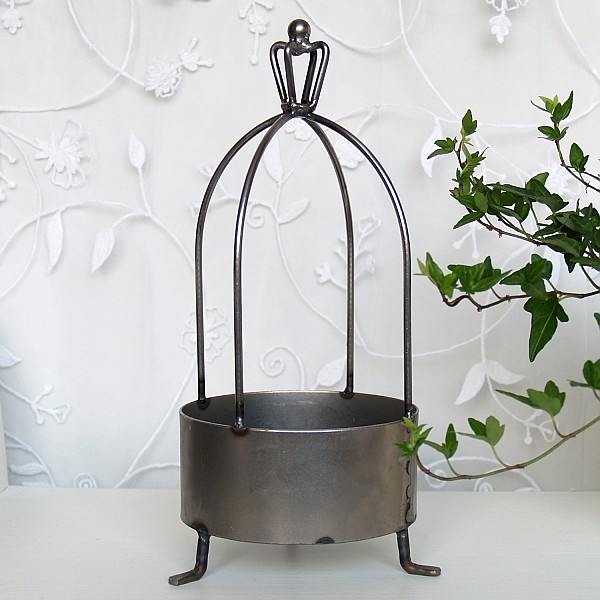 Outdoor candle holder with crown