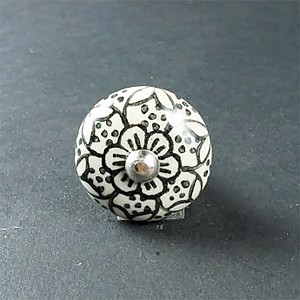 Knopp Vit med svart blomma