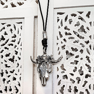 Halsband med tjurhuvud