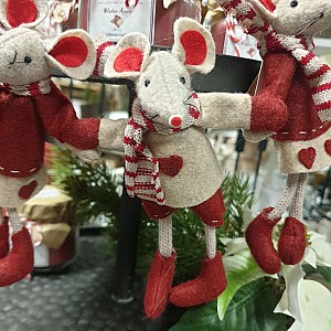 Mus Magnet Vinröd/Mullvad - Med byxor