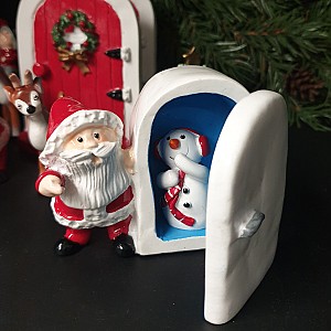 Santa Clausen Fridge with snowman