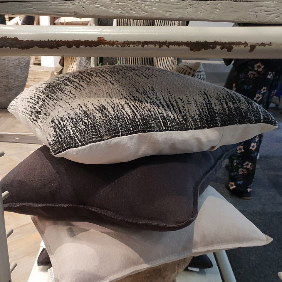Cushion Cover Slitning
