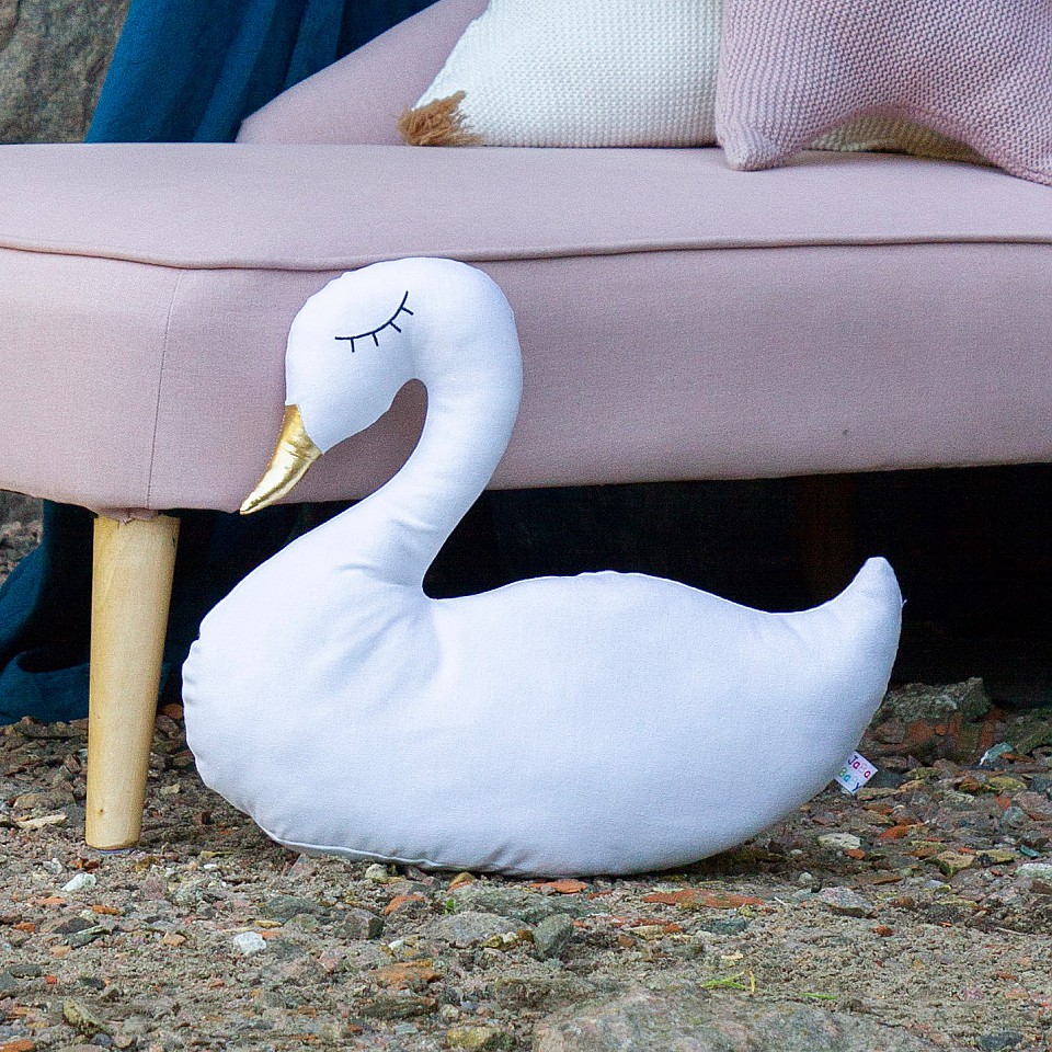 JaBaDaBaDo Swan Cushion