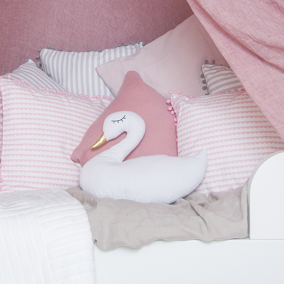 JaBaDaBaDo Swan Cushion