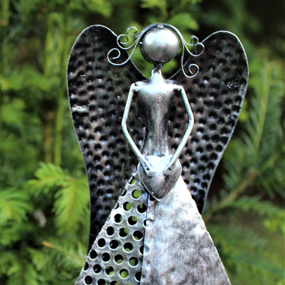 Angel in Metal Silver - Holds a heart