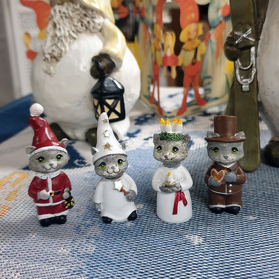 Lucia Parade Cats - Small